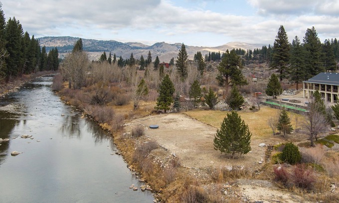 Verdi Casa | Truckee River Retreat