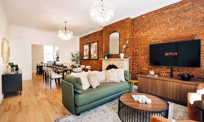 Historic Downtown Casa | True 3-bed in a luxury brownstone 15 mins from NYC!
