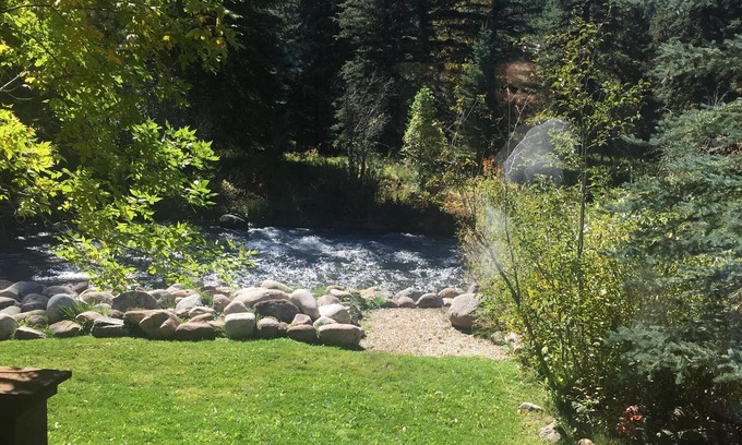 Durango - Purgatory Casa | Verdadero Colorado Log Home respaldo al río