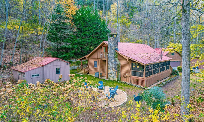 Rabun Gap Casa | True Log Cabin - High in mtns - Surrounded by trees and privacy - Best location!