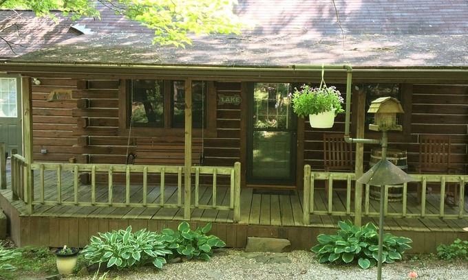 Birdseye Cabina | Cabaña Creekside, 1. a 5 millas del parque estatal Lake Patoka, Park Pass gratis