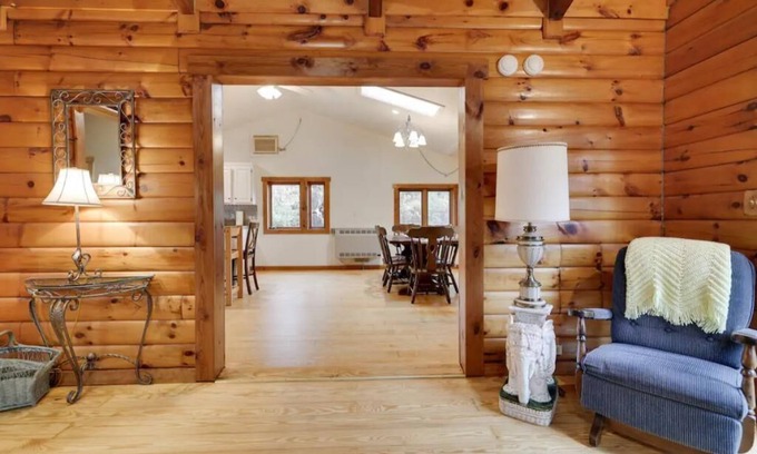 Cresco Cabina | Heated, Private Pool Cabin Retreat & hot tub