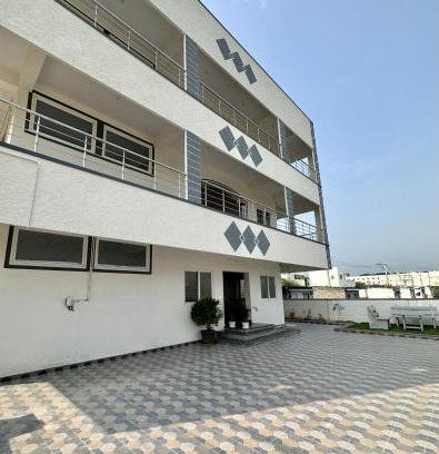Tirupati Apartamento | TrueLife - Bhavya Manor - Breakfast Included - 2500 SFT Modern homes with Garden - Panorama Tirumala Mountain View - Peaceful Location - Fast WiFi - Many restaurants nearby - Large hall, AC bedrooms, Kitchen - Android TV - Top service with lots of Love