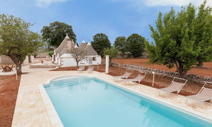 Locorotondo Cabaña | Trulli Bellavista Pool - Cocolic...