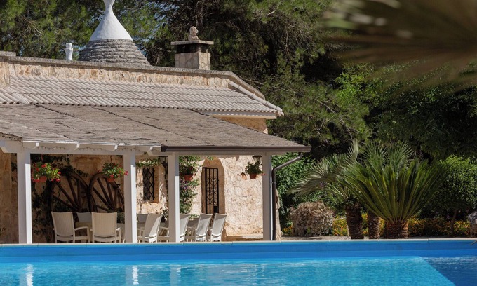 Ceglie Messapica Villa | Trulli inn Villa: piscina privada, jardín, barbacoa. wifi. 5 habitaciones