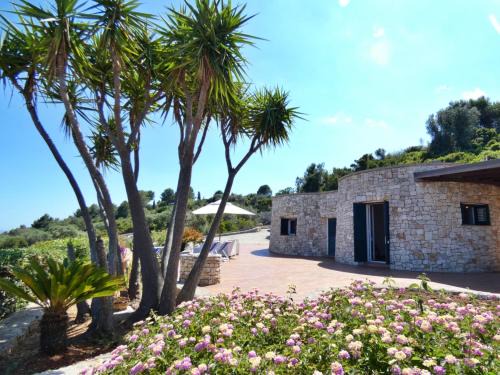 Marina di Novaglie Villa | Trullo Anthos - Con Splendida Vista Mare e Giardino Privato