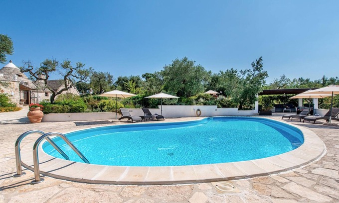 Alberobello Villa | Trullo Nurillo With Pool