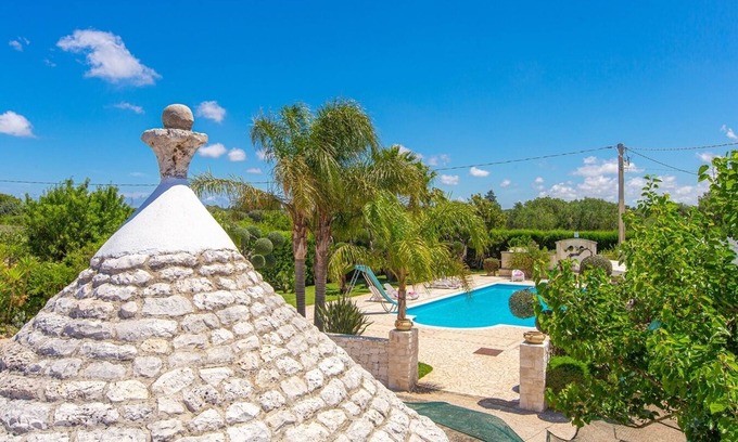 San Vito dei Normanni Villa | Trullo Poggio. Large pool 14x8 m, private garden, climate. Beaches at 5 km.