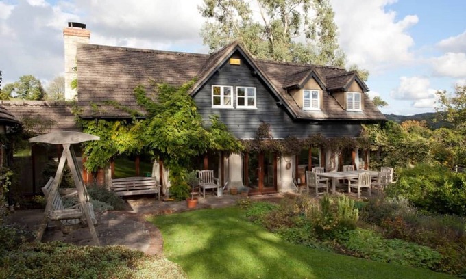 Painswick Cabaña | Truly magical Highgrove Barn with stunning Views