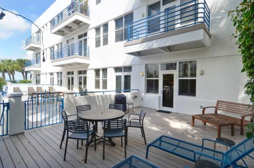 Truman Annex Casa | Trumans Hideaway by AvantStay Great Location w Patio Outdoor Dining BBQ Shared Pool Week Long Stays