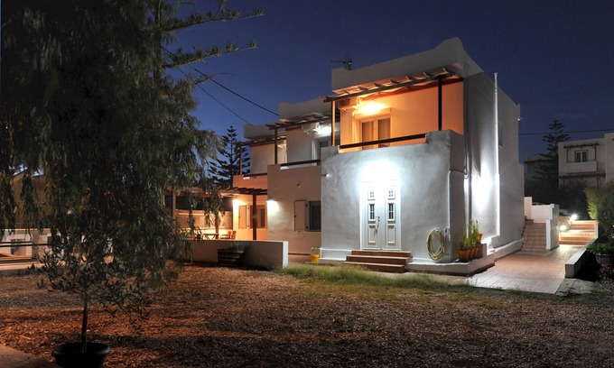Adamas Hotel | Tsakanos Apartments