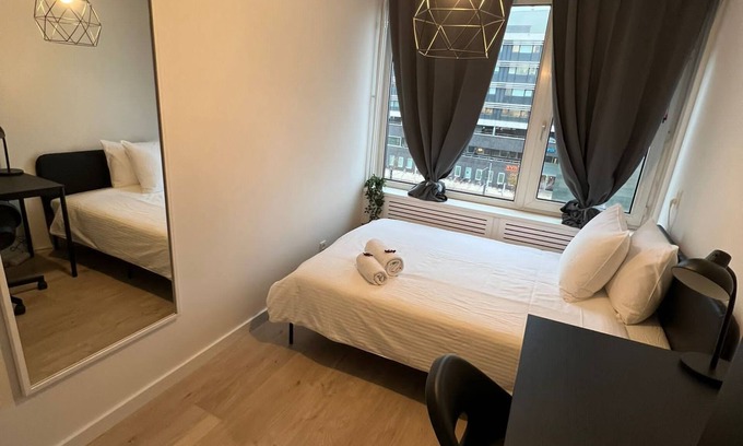 Municipality of Delft Cama Y Desayuno | TU DELFT 7min Campus-Room Chloe west room 3