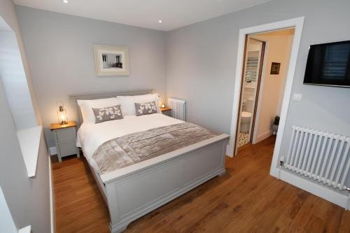 Mumbles Apartamento | Tucked Away, Beach Access Sleeps 4