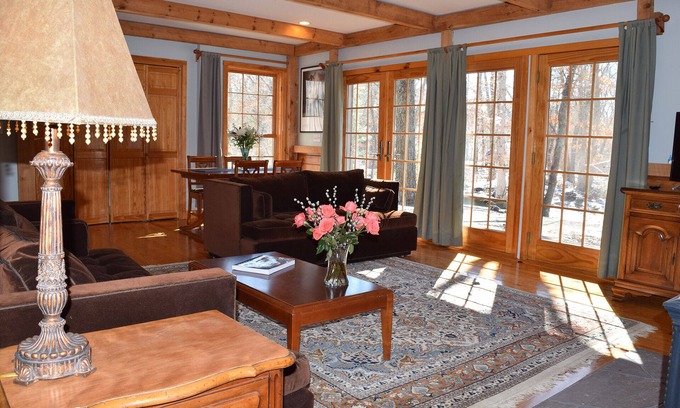 East Falmouth Casa | Escondido en un entorno boscoso privado