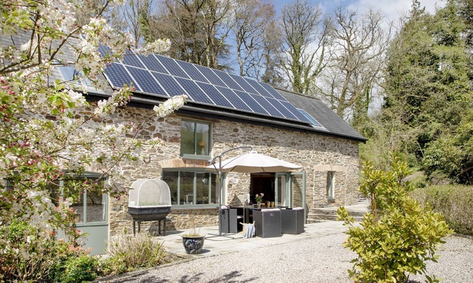 Harberton Cabaña | Tucked away in tranquil seclusion sits the delightful Dundridge Barn