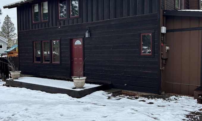 Truckee Casa | Tucked into the Glenshire area of Truckee, this home is perfect for everyone!