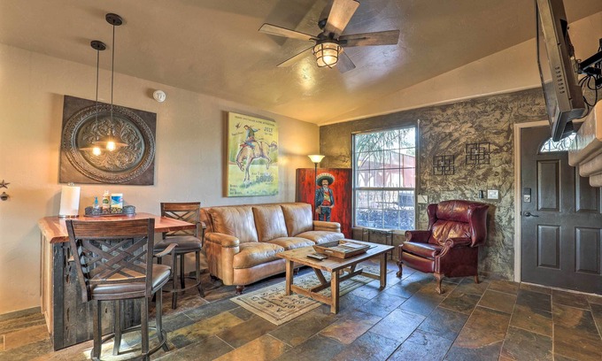 Tucson Casa | Tucson Home w / Porch & Lavish Yard cerca de Trail Heads