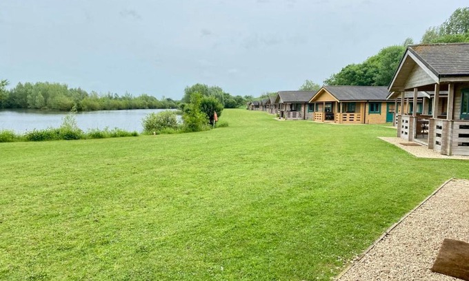 Ampney Crucis Casa | Tufty Lodge, Lake Pochard lodge 9