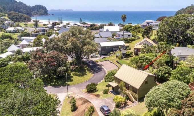 Onemana Casa | Tui's Grove - Onemana Holiday Home
