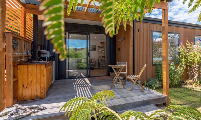 Pohara Cabina | Tui Studio,a perfect hideaway nestled in tranquil surroundings just a few steps off th