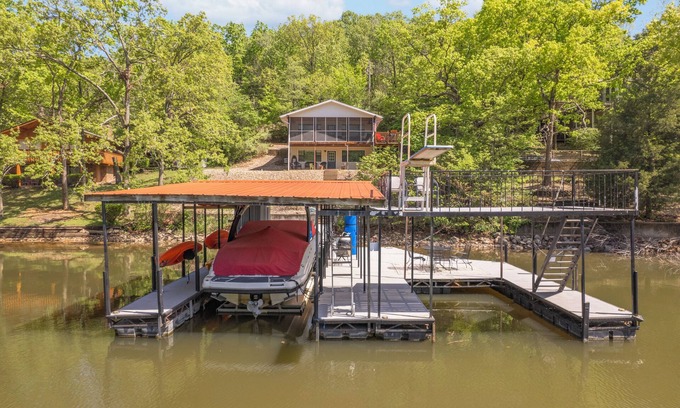 Camdenton Casa | Tulip House - 3 bedroom in back of cove