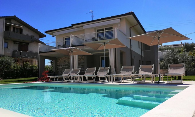 Lazise Apartamento | Apartamento con encanto "TULIPANO" con piscina en el lago de Garda