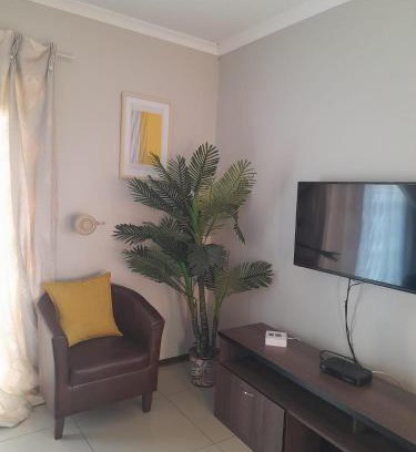 Emalahleni Apartamento | Tumi's Home away- 3 Bedroom