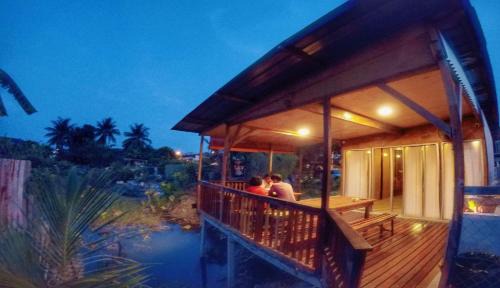 Ipoh Casa | Tung's Tropika - With a Wooden Hut by a Lake