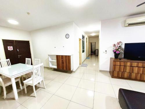 Bayan Lepas Apartamento | TuR15 PisaStadium 9pax 4rooms PrivateHouse