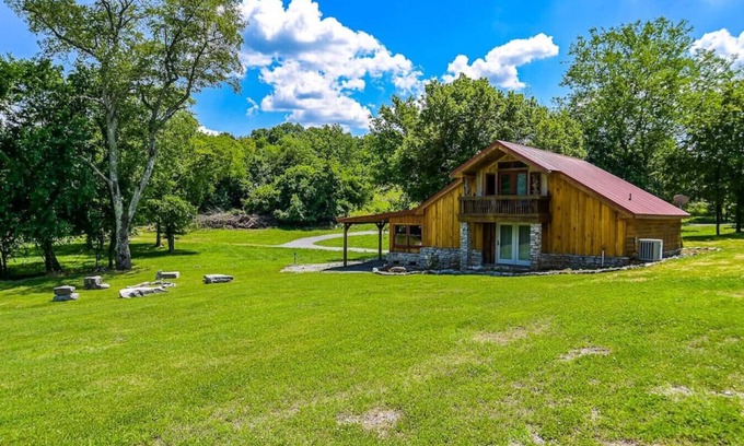 Fayetteville Otro | TURKEY CREEK | Cozy Cabin Near Jack Daniels & More