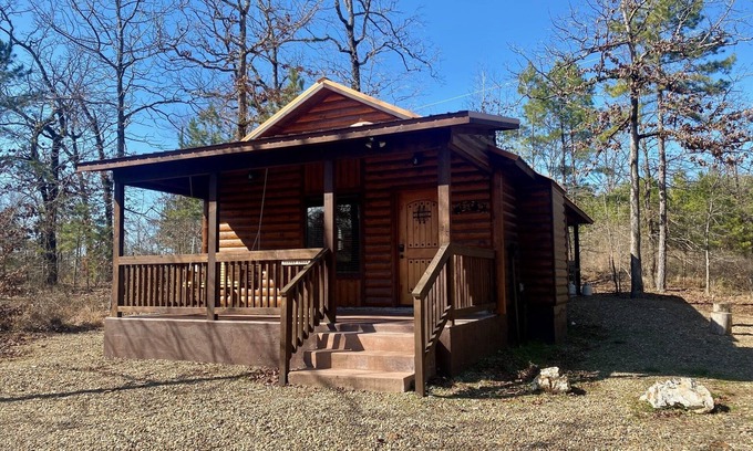 Hochatown Cabina | Turkey Creek - One Bedroom Couples Cabin With All The Amenities