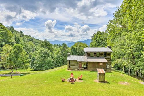 Clyde Casa | Turkey Hollow Cabin with Stunning Open Views!