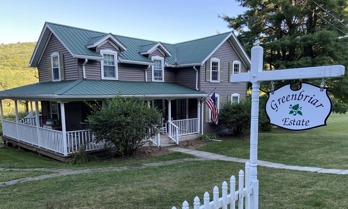 Arnot Casa | Turn of the Century Farmhouse- 6 miles from Wellsboro