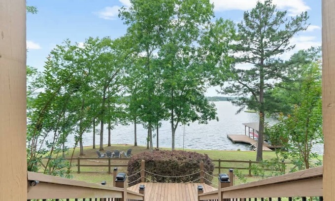 Milledgeville Casa | Turning Leaf, Sleeps 10, BIG WATER, Great fishing!