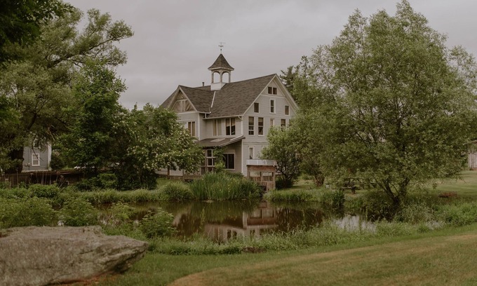 Bloomville Casa | Turquesa Granero Catskills 1800 Carriage House Granero w / Estanque / Mtns / Eventos