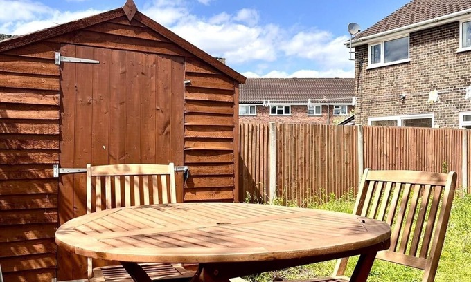 Bracknell Casa | Turquoise Tranquil- 3 Bed House