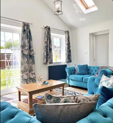 Bracknell Casa | Turquoise Tranquil- 3 Bed House