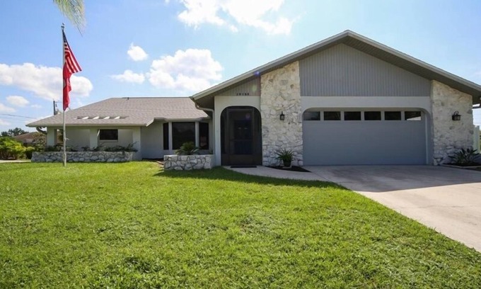 Englewood East Casa | Turquoise Turtle - 10155 Edmonton