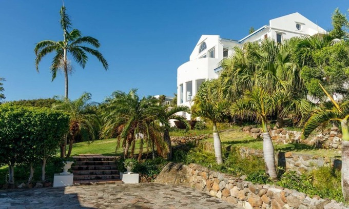 Frigate Bay Casa | Turtle beach White House (1) The Main house