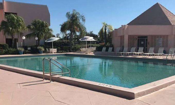 Central Naples Condominio | Turtle Lakes