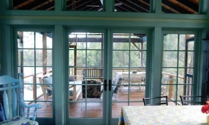 Apalachicola Cabina | Turtle Pond cabin in Apalachicola with WiFi, Pet Friendly, Couples Retreat