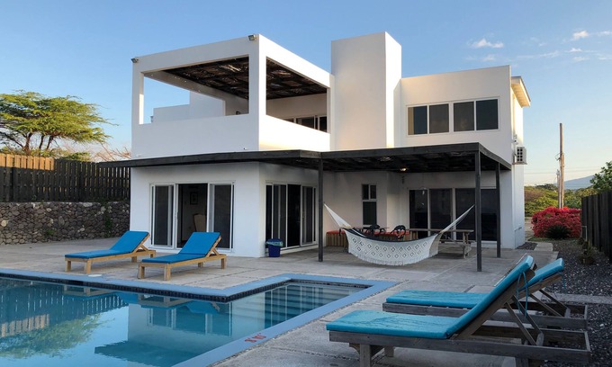 Treasure Beach Villa | Turtles Nest, villa de lujo frente al mar con piscina privada y chef personal.