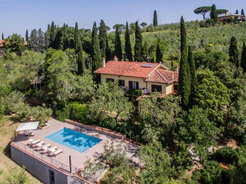 Montecchio Villa | Tuscan Castle View Grand Villa
