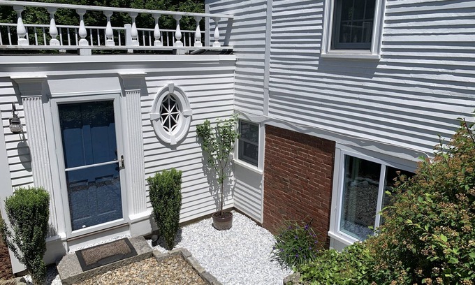 Rockport Apartamento | Tuscan Chic, New England Charm