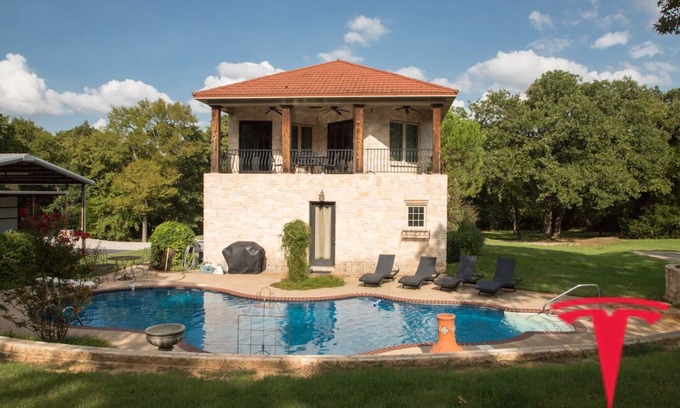 Ardmore Casa | TUSCAN ON 16 ACRES BY LAKE MURRAY, WITH POOL/HOT TUB & TOY PARKING, EV CHARGER