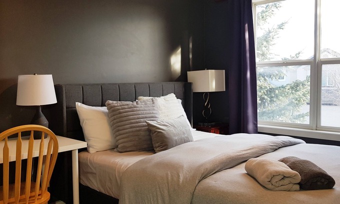 Tuscany Casa | Tuscan Ridge Guesthouse Calgary West
