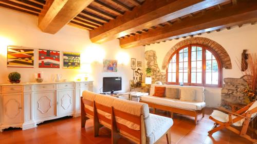 Cireglio Apartamento | TUSCAN RUSTIC HOUSE - with Garden, Wi-Fi