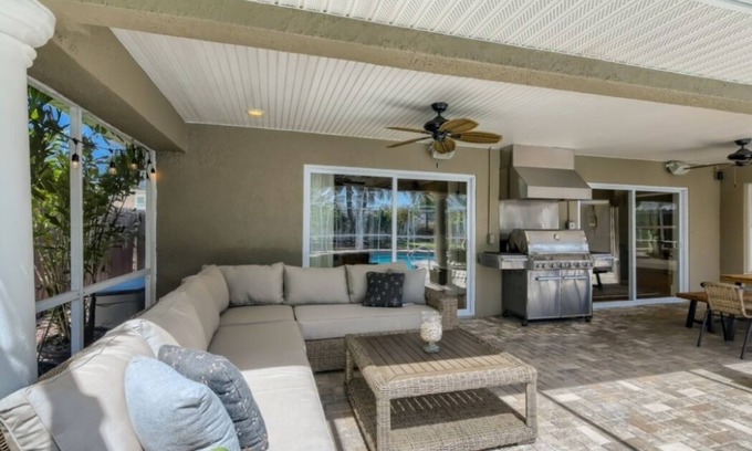 Seminole Villa | Tuscan Villa with a Pristine Pool! Minutes from Redington Beach