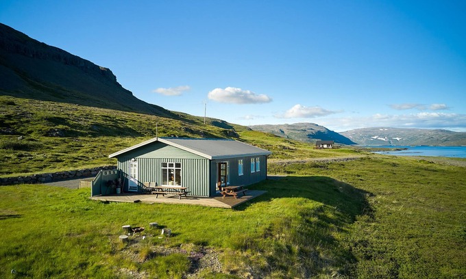 Vesturbyggð Cabaña | Una casa de campo amplio de calidad con vistas, cerca del puerto de ferry Brjánslækur