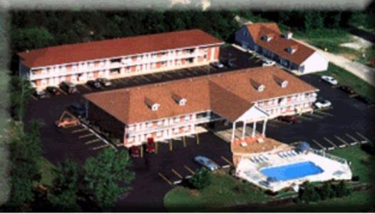 Branson Hotel | Twelve Oaks Inn